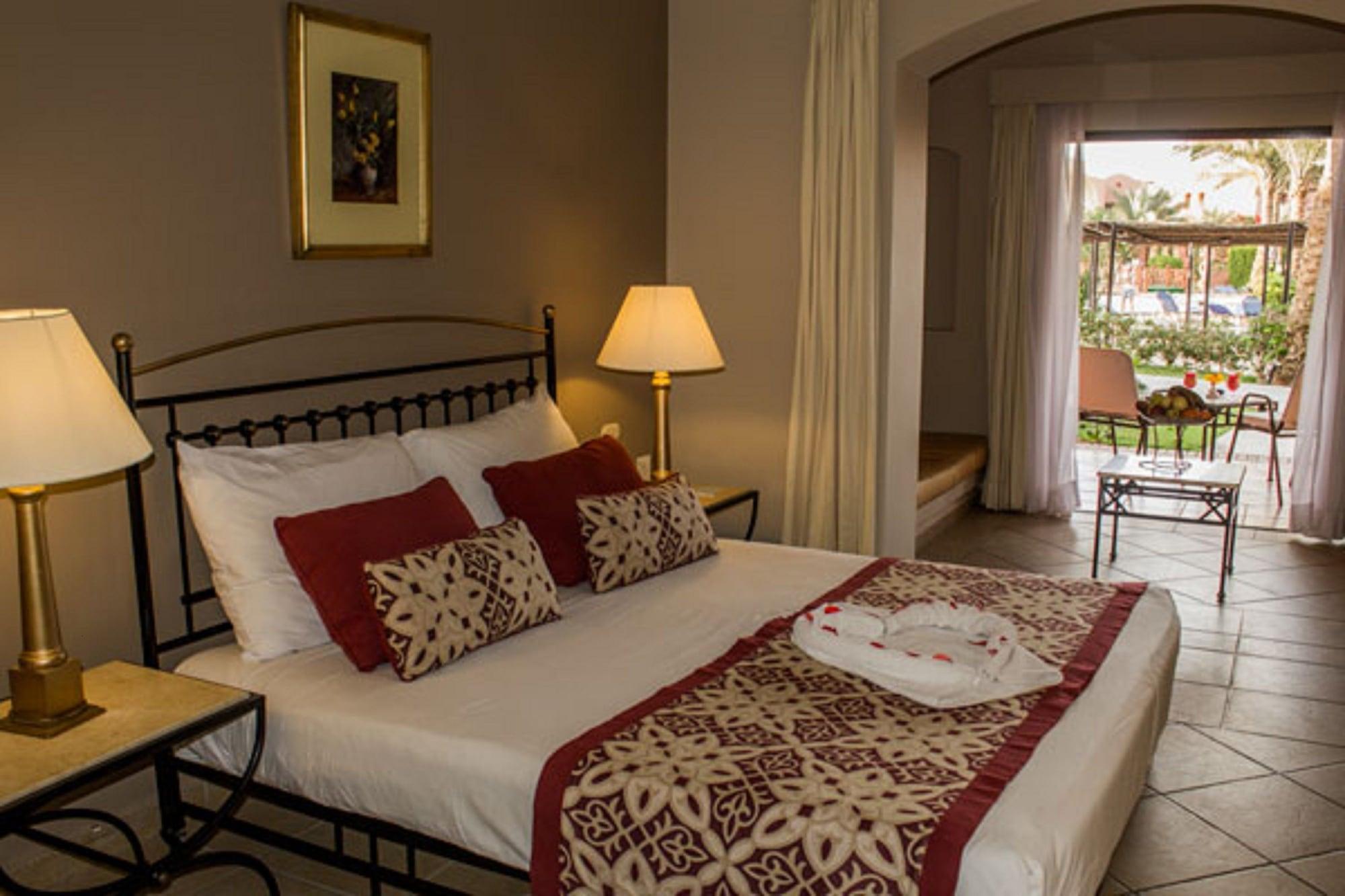 Jaz Makadi Saraya Resort Хургада Экстерьер фото A bedroom at the hotel