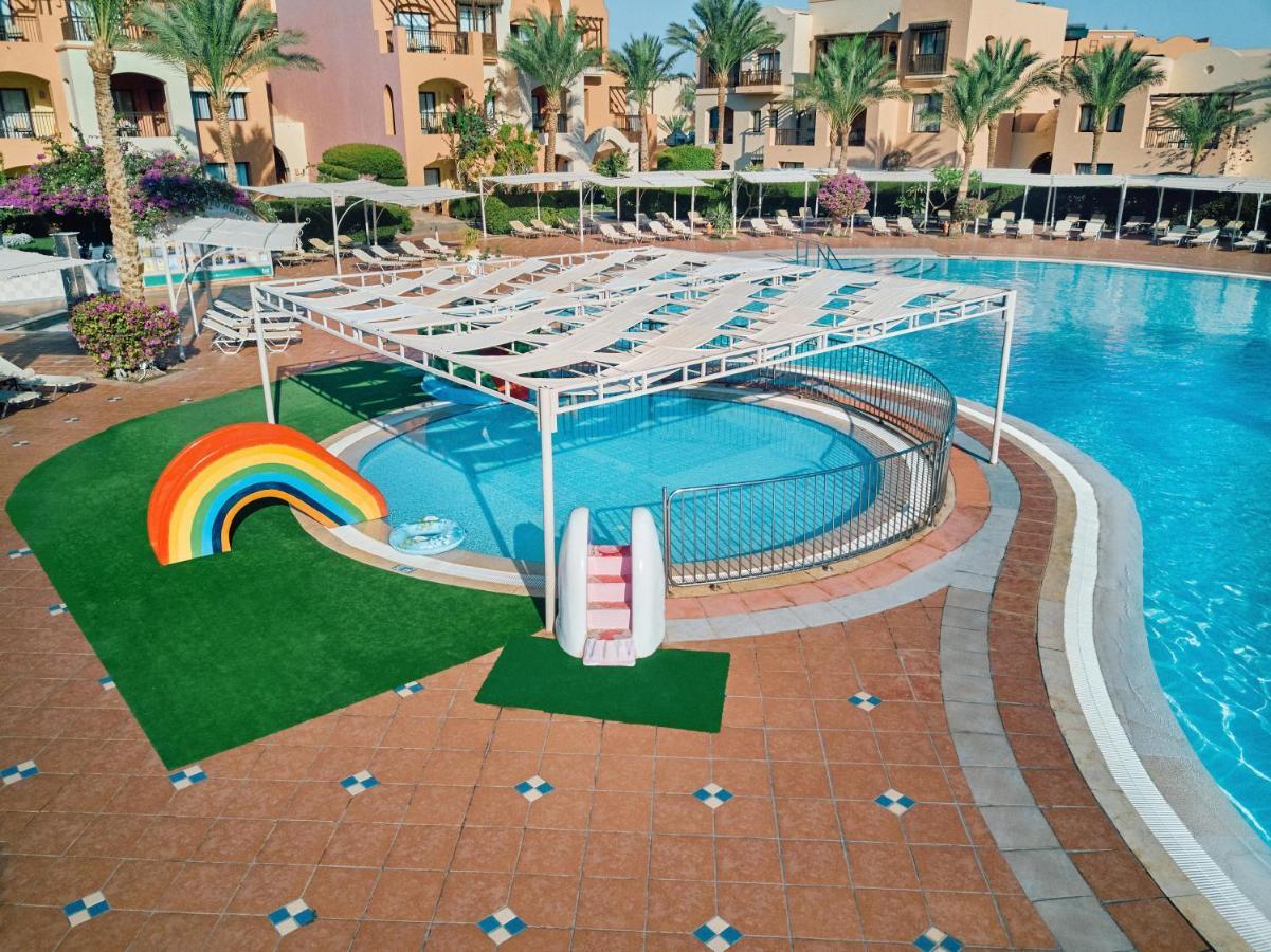 Jaz Makadi Saraya Resort Хургада Экстерьер фото A swimming pool at a hotel in Egypt