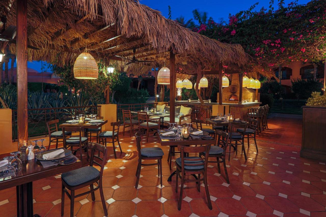 Jaz Makadi Saraya Resort Хургада Экстерьер фото Restaurant at the resort