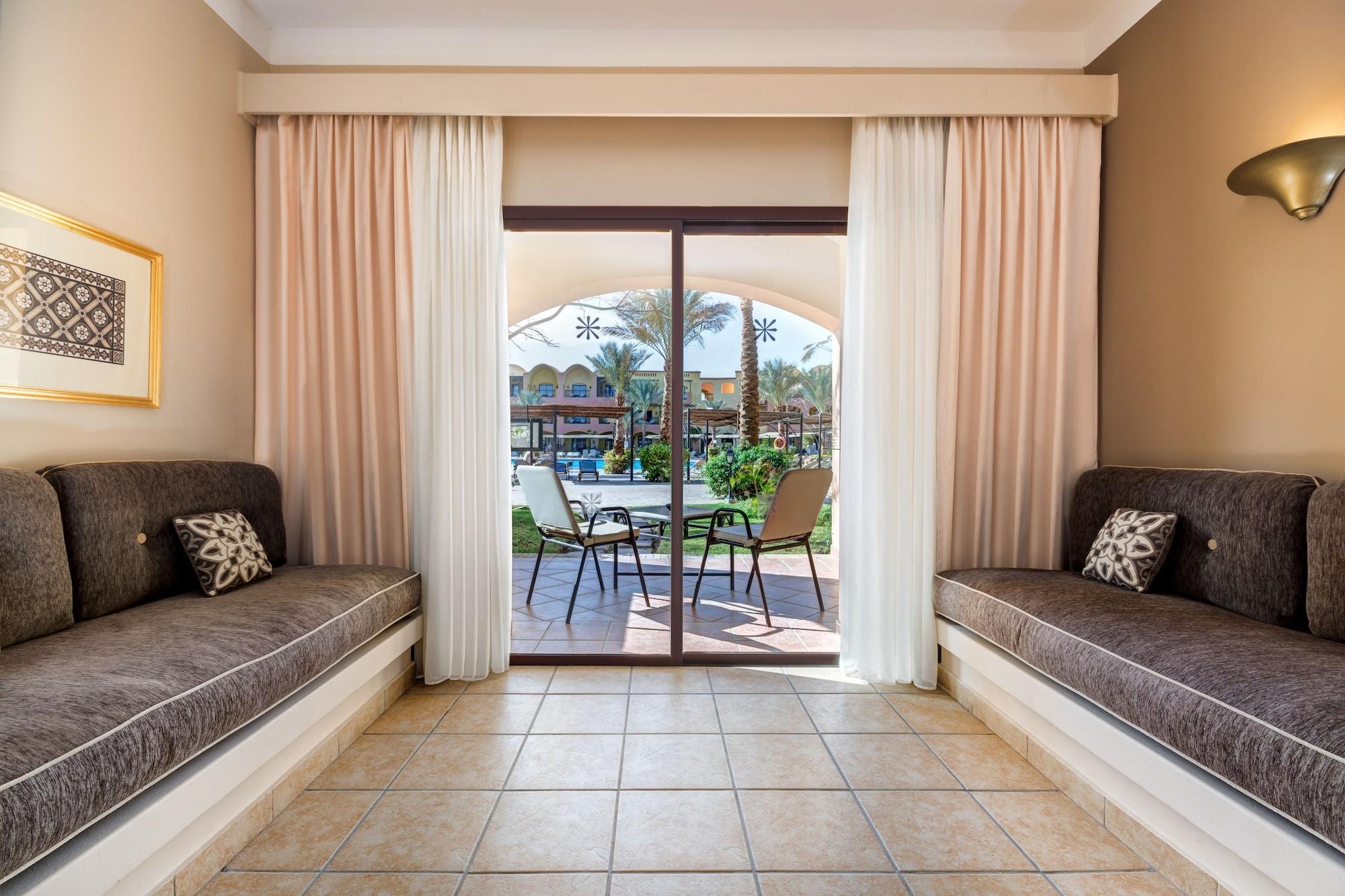 Jaz Makadi Saraya Resort Хургада Экстерьер фото A room at the Hilton Sharm El Sheikh Resort